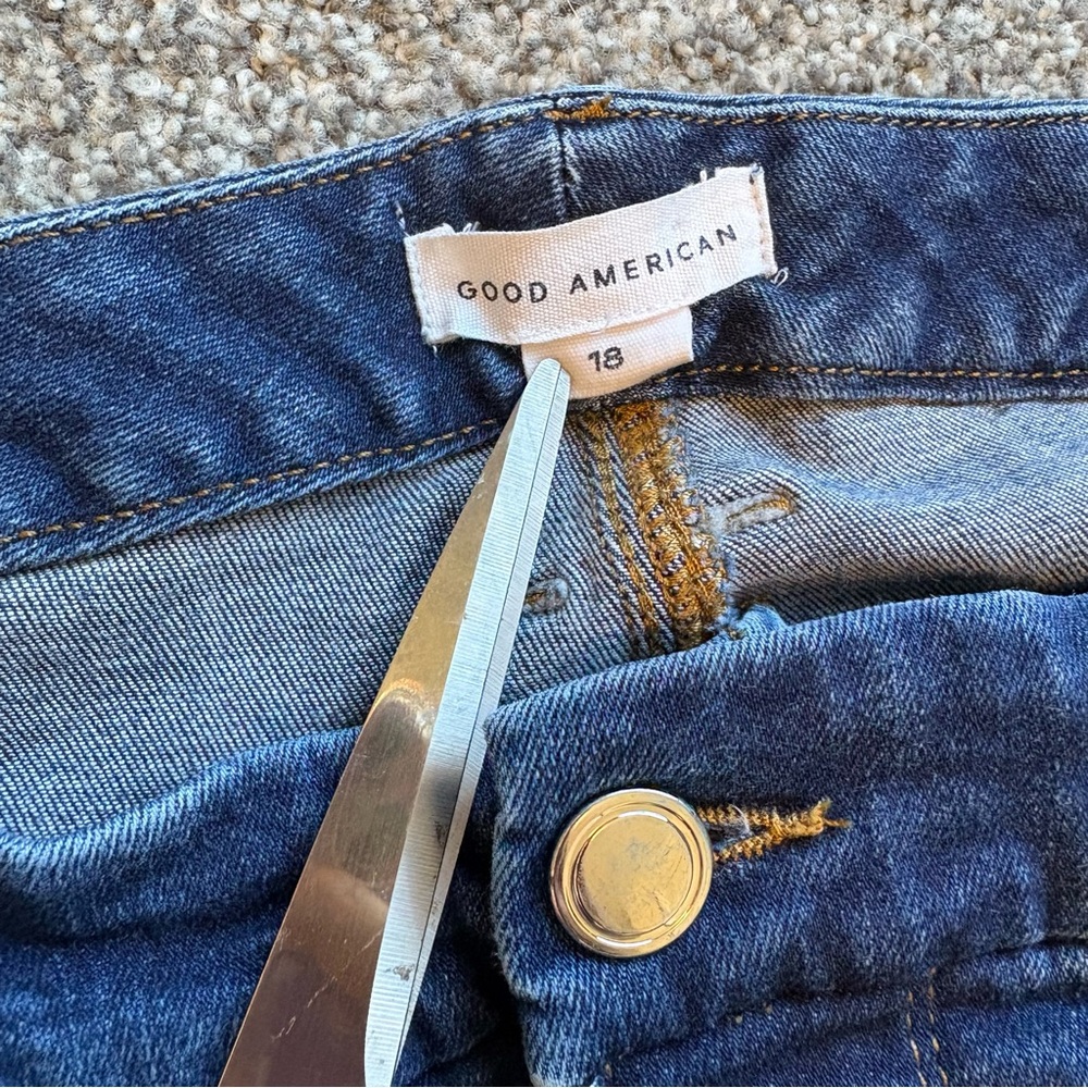 Good American High Rise Dark Wash Skinny Jeans Raw Hem size 18 - Picture 5 of 12